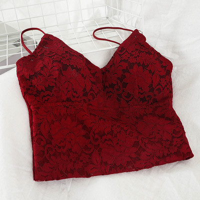 Γυναικείο αμάνικο από δαντέλα σε διάφορα χρώματα με λεπτούς ιμάντες ώμου και V-neck