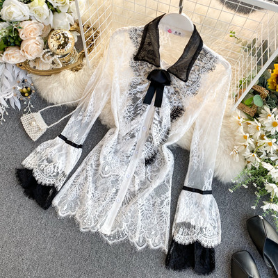 Női hosszú csipkeing klasszikus gallérral, fehér és fekete színben