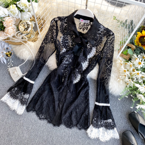 Női hosszú csipkeing klasszikus gallérral, fehér és fekete színben