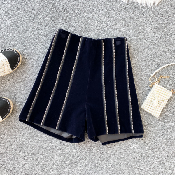 Lezser női rövidnadrág magas derékkal, fém elemmel két színben