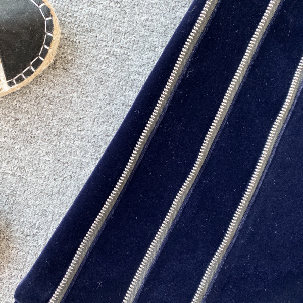 Lezser női rövidnadrág magas derékkal, fém elemmel két színben