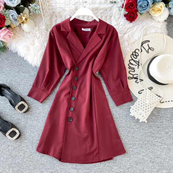 Modern női ruha gombokkal és hosszú ujjú retro stílusban