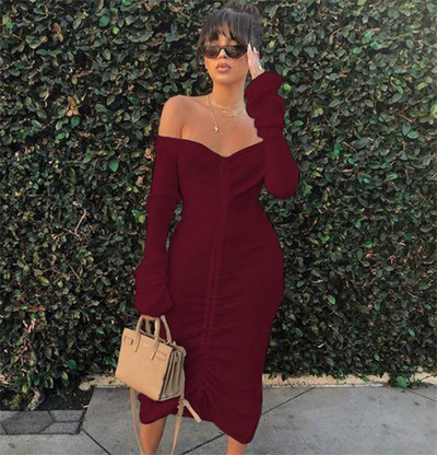 Modern őszi ruha csupasz váll aszimmetrikus modell fekete, fehér és piros színben