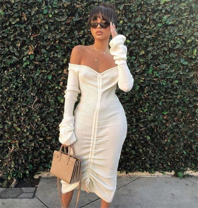 Modern őszi ruha csupasz váll aszimmetrikus modell fekete, fehér és piros színben