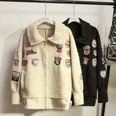 Модерно дамско палто с цип и бродерия в бежов и черен цвят