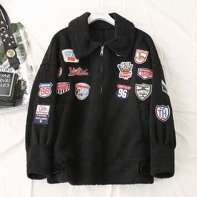 Модерно дамско палто с цип и бродерия в бежов и черен цвят