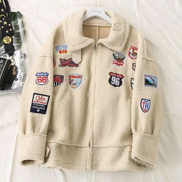 Модерно дамско палто с цип и бродерия в бежов и черен цвят 