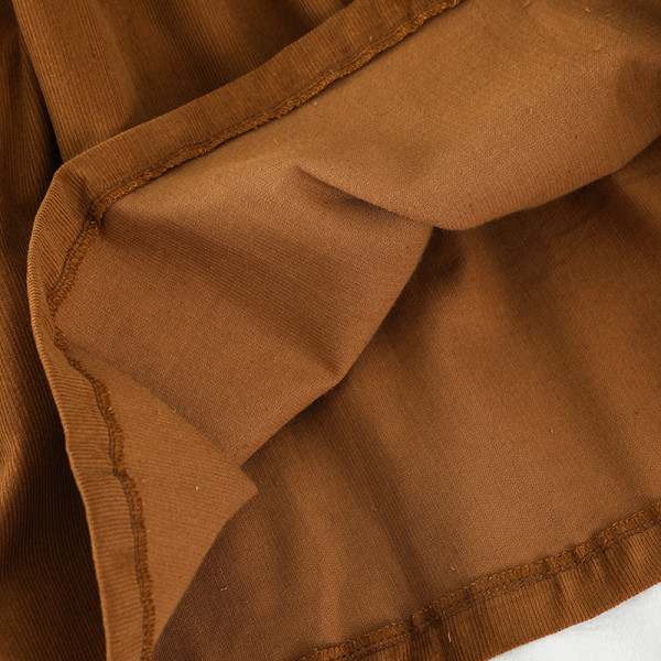 Női ruha három színben négyzet alakú nyakkivágással és hosszú ujjal