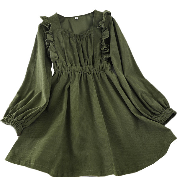 Női ruha három színben négyzet alakú nyakkivágással és hosszú ujjal