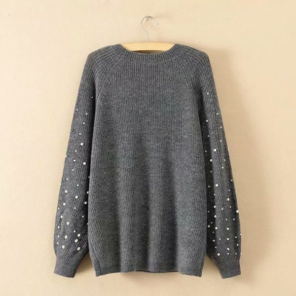 Modern női kötött pulóver ovális nyakkivágással, szürke és fekete gyöngyökkel