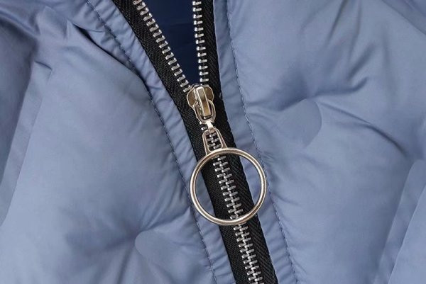 Alkalmi női mellény magas gallérral és cipzárral fekete és kék színben