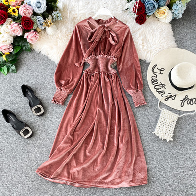 Modern női ruha gumírozott derékkal és nyakkendővel, négy színben