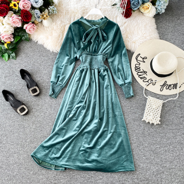 Modern női ruha gumírozott derékkal és nyakkendővel, négy színben