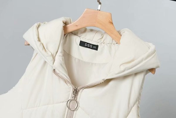 Alkalmi női mellény zsebekkel és cipzárral fehér és fekete színben