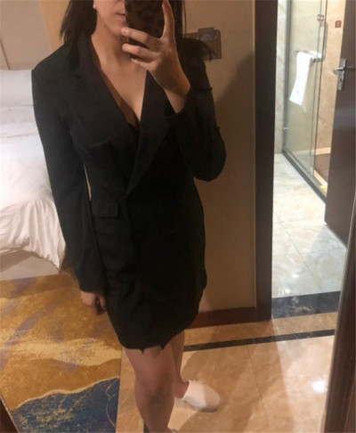 ÚJ Stílusos női ruha mély spitz nyakkivágással, narancssárga és fekete színben