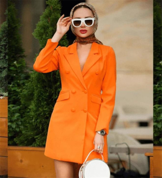 ÚJ Stílusos női ruha mély spitz nyakkivágással, narancssárga és fekete színben