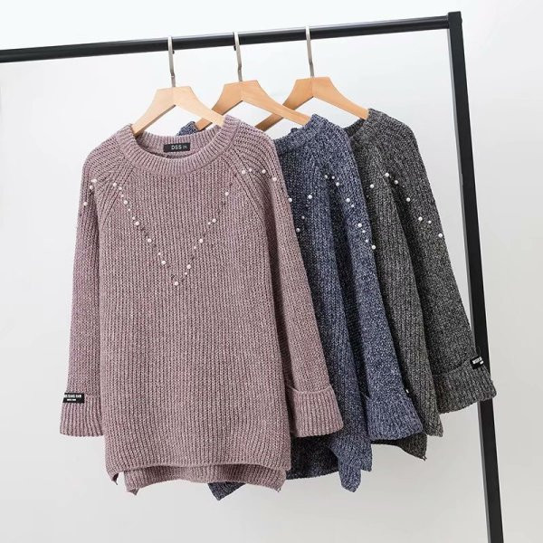 Μοντέρνο γυναικείο πλεκτό πουλόβερ με O-λαιμόκοψη και πέρλες σε μοβ, μπλε και γκρι χρώμα