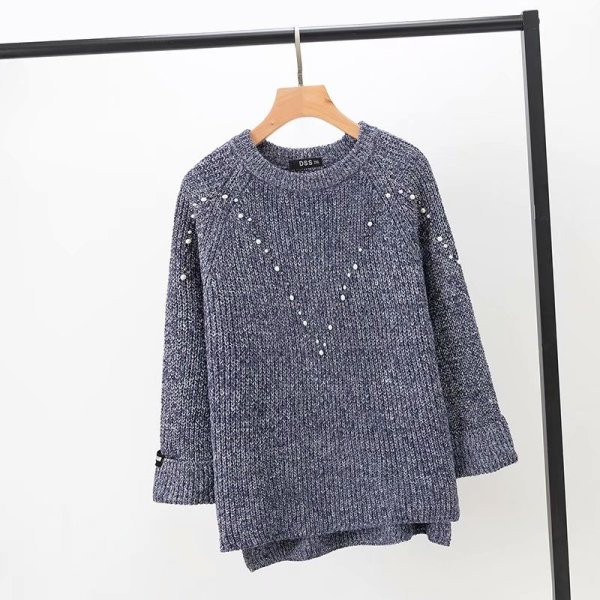 Μοντέρνο γυναικείο πλεκτό πουλόβερ με O-λαιμόκοψη και πέρλες σε μοβ, μπλε και γκρι χρώμα