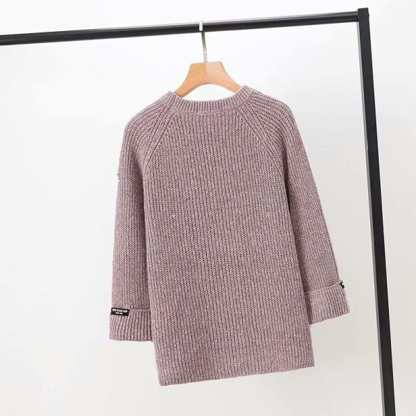 Μοντέρνο γυναικείο πλεκτό πουλόβερ με O-λαιμόκοψη και πέρλες σε μοβ, μπλε και γκρι χρώμα