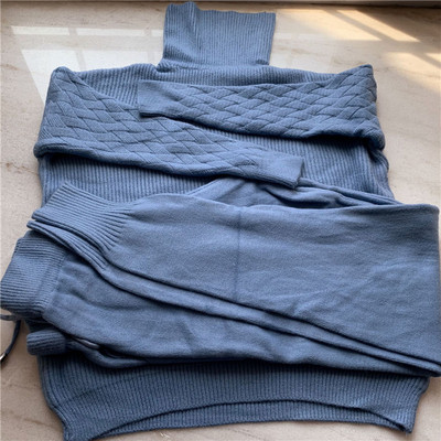 Γυναικείο φθινόπωρο-χειμωνιάτικο σετ σε μπεζ, μπλε, ροζ και γκρι χρώμα