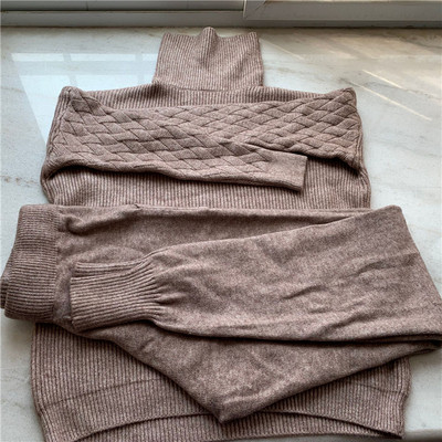 Γυναικείο φθινόπωρο-χειμωνιάτικο σετ σε μπεζ, μπλε, ροζ και γκρι χρώμα