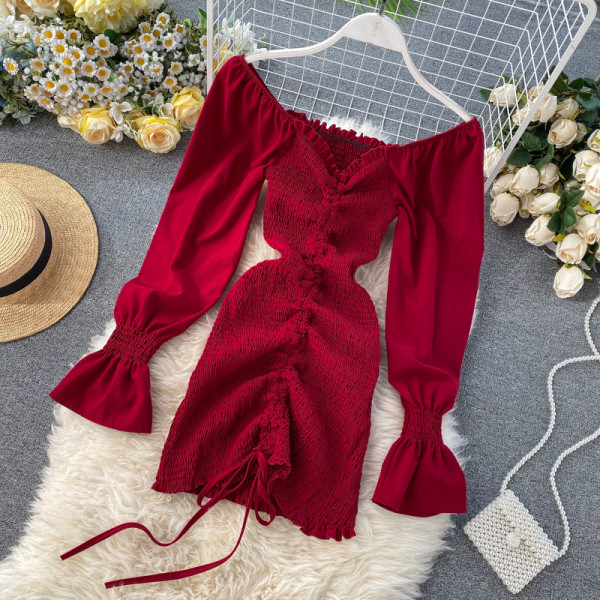 Modern női ruha gumival és nyakkendővel piros, fehér és fekete színben