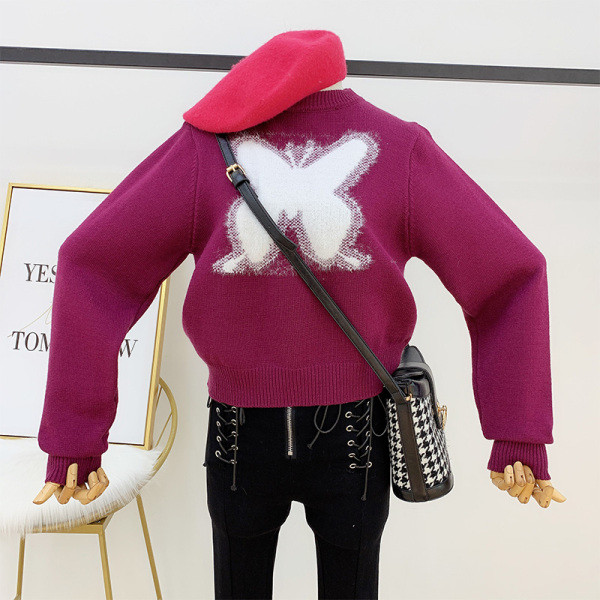 Γυναικείο πουλόβερ με πεταλούδα σε μοβ και καφέ χρώμα