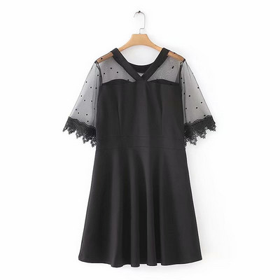 Modern női rövid ruha tüll és csipke fehér és fekete színben