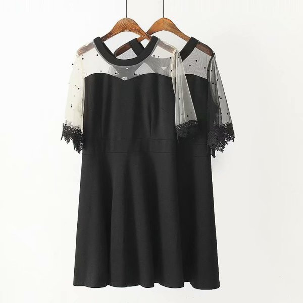 Modern női rövid ruha tüll és csipke fehér és fekete színben