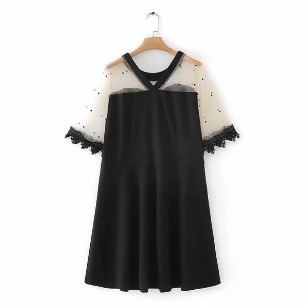 Modern női rövid ruha tüll és csipke fehér és fekete színben