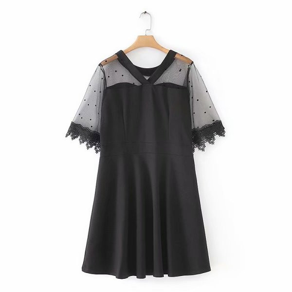Modern női rövid ruha tüll és csipke fehér és fekete színben