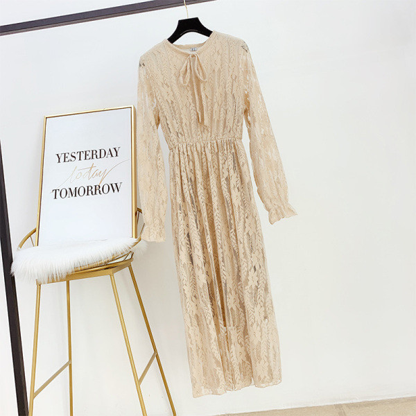 Hosszú női csipke ruha bézs színben