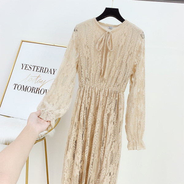 Hosszú női csipke ruha bézs színben