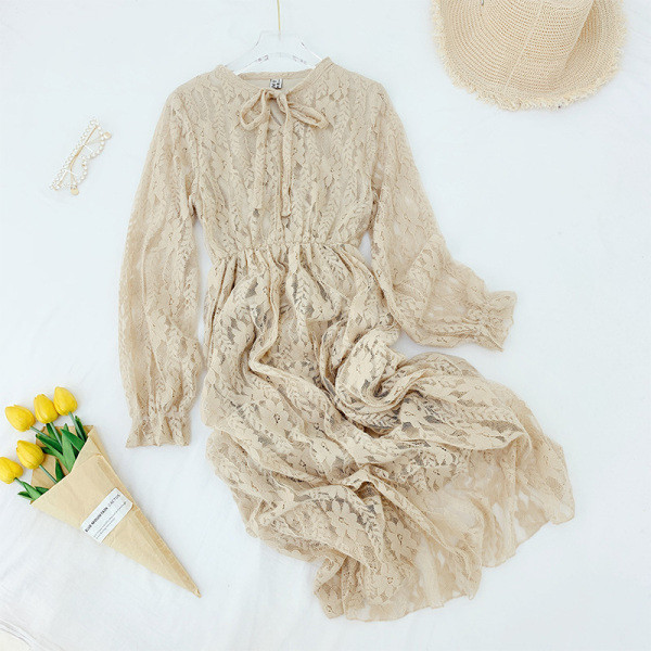 Hosszú női csipke ruha bézs színben