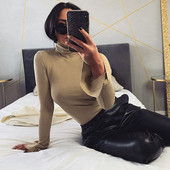 Νέο μοντέλο γυναικείο πουλόβερ με υψηλό κολάρο και μακρύ μανίκι σε μαύρο και μπεζ χρώμα