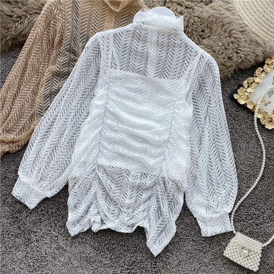 Μοντέρνο γυναικείο πουκάμισο από δαντέλα με μεγάλο κολάρο και μακρύ μανίκι