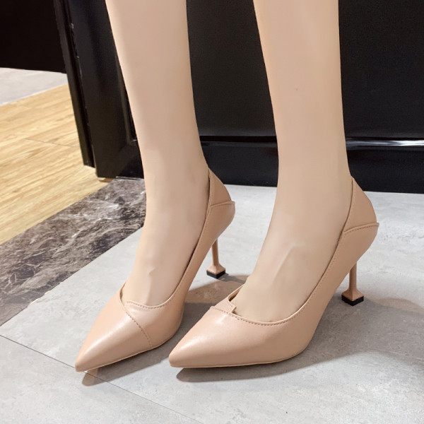 Κομψά γυναικεία παπούτσια με λεπτό τακούνι