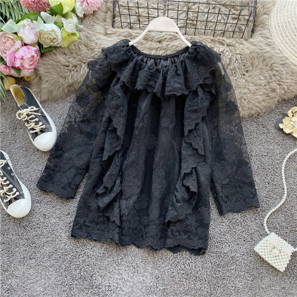 Stílusos női csipkeblúz csónakos nyakkivágással és hosszú ujjú, több színben