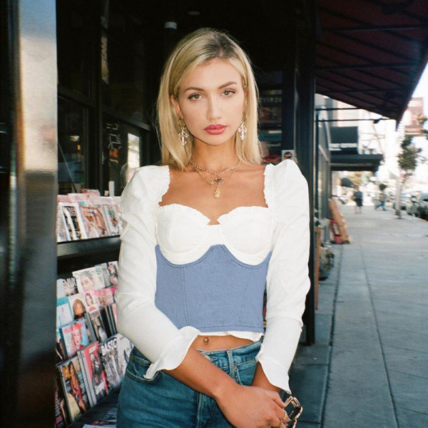 Női blúz hosszú ujjal, fehér Slim modellben