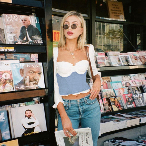 Női blúz hosszú ujjal, fehér Slim modellben