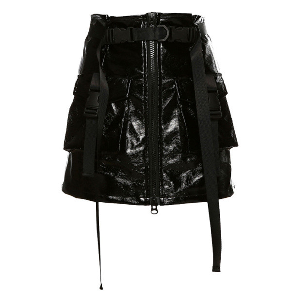 Fekete műbőr női szoknya övvel, zsebekkel és cipzárral