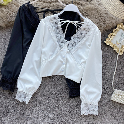 Μοντέρνο γυναικείο πουκάμισο με δαντέλα και λαιμόκοψη σε διάφορα χρώματα