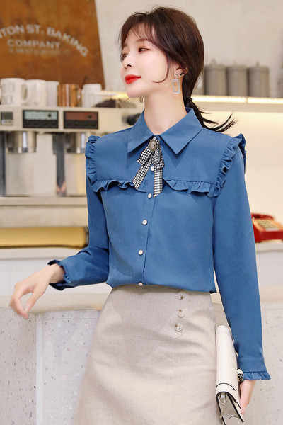 Modern női ing kék és piros színben, klasszikus gallérral és gombokkal