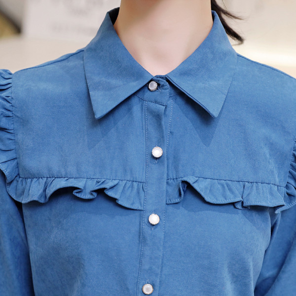 Modern női ing kék és piros színben, klasszikus gallérral és gombokkal