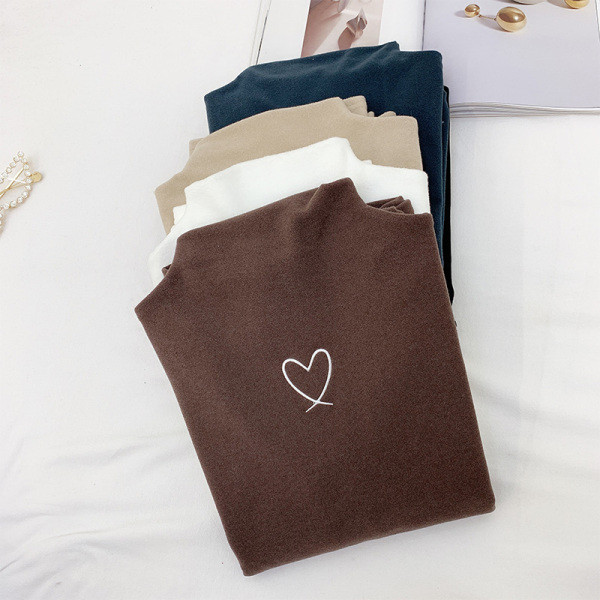 Modern női pulóver pólógallérral és hímzéssel