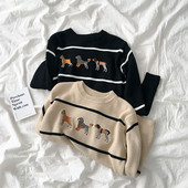 Fekete és bézs színű női pulóver kerek nyakkivágással és hímzéssel