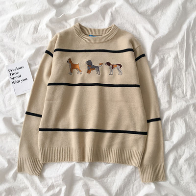 Fekete és bézs színű női pulóver kerek nyakkivágással és hímzéssel