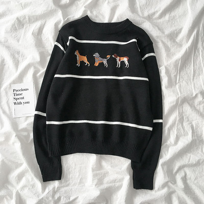 Fekete és bézs színű női pulóver kerek nyakkivágással és hímzéssel