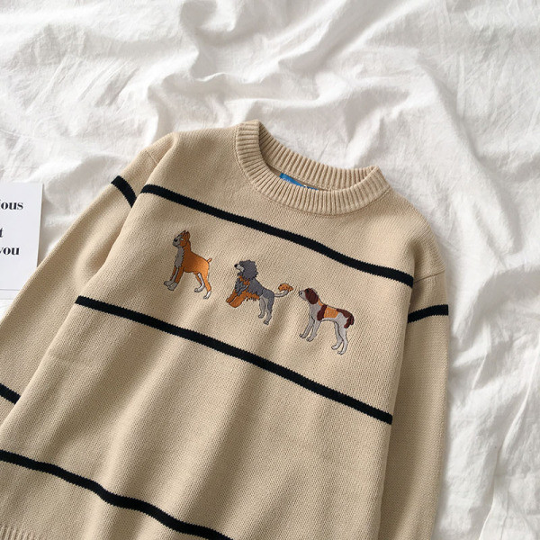 Fekete és bézs színű női pulóver kerek nyakkivágással és hímzéssel