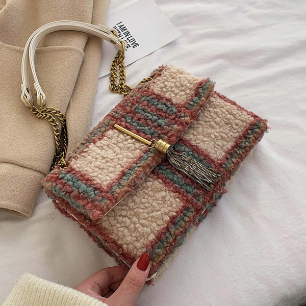 Modern női táska pehely és fém rögzítéssel